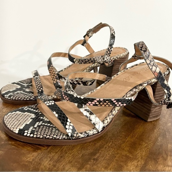 Madewell The Edie Sandal in Snake Embossed Leather 8 - Picture 5 of 11